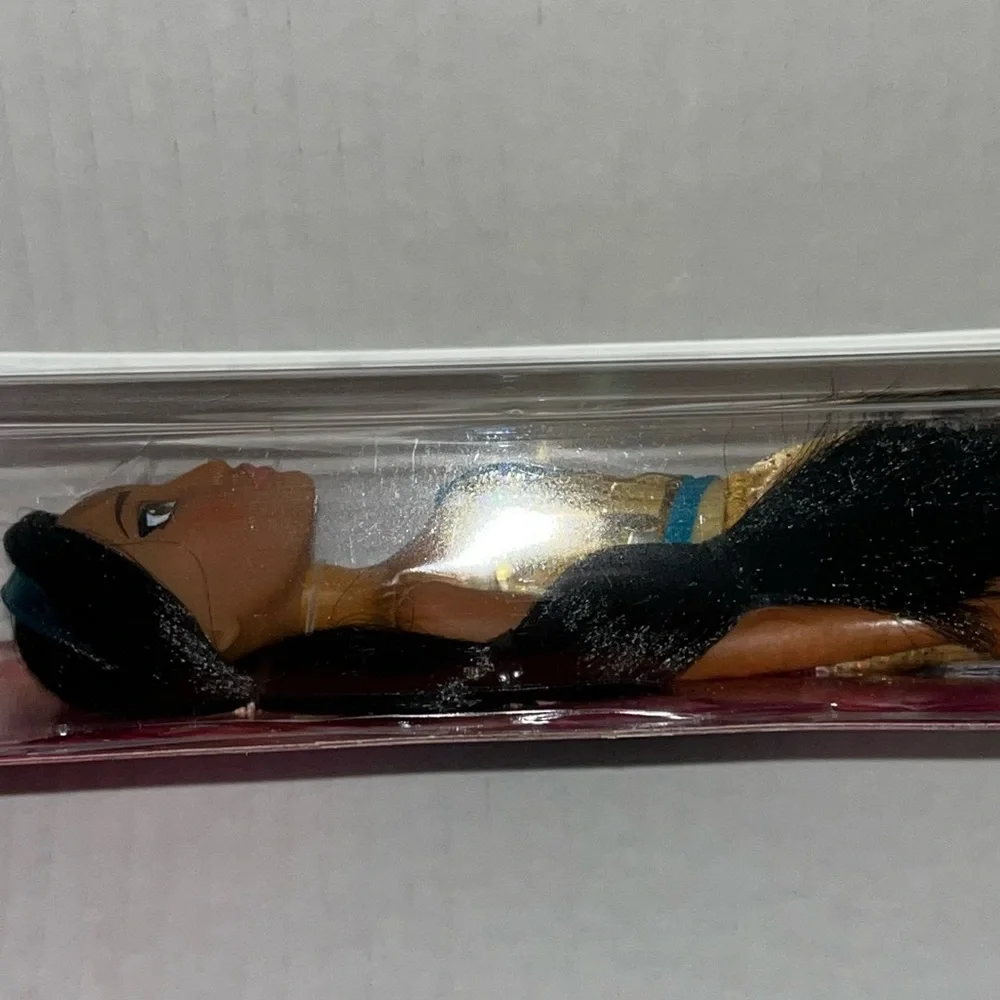 Hasbro Disney’s Pocahontas Princess‎ Royal Shimmer Fashion Doll New in Box